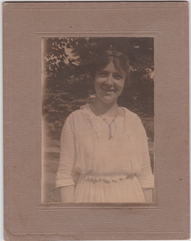 Thompson_Gladys_01.jpg